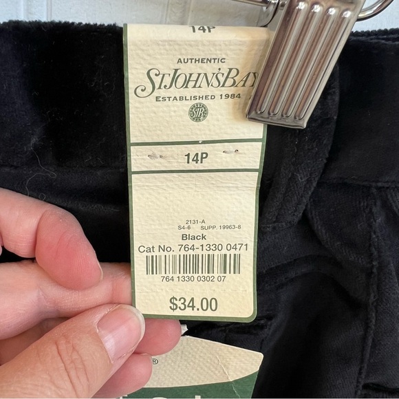 St. John’s Bay Black Velvet 5-Pocket Stretch Jeans Women’s Size 14 Petite NEW - Picture 4 of 6